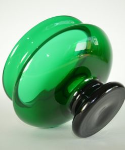 Alternative view of Groen glazen vaas op voet