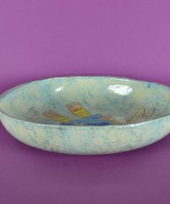 Alternative view of Blauwe schaal met bijtje van grove Chamotte klei met bijtje