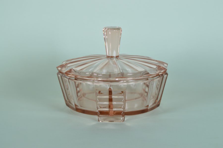 Raad aanwijzing vertrekken Bonbonniere Art Deco glas drievaks roze met deksel - Bodour