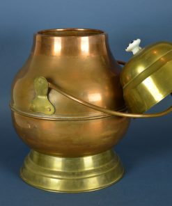 Alternative view of Hollandse doofpot antiek koper in twee kleuren met aardewerk knop