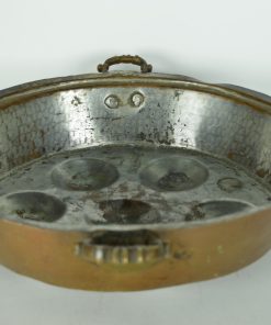 Alternative view of Roodkoperen antieke poffertjes- of evenveeltjespan verzilverde binnenkant, groot