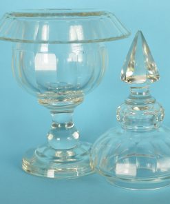 Alternative view of Antieke bonbonnière met omgebogen rand op voet - kleurloos glas