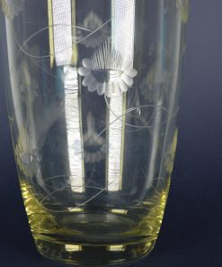 Alternative view of Vaas geel glas met lotusbloemen