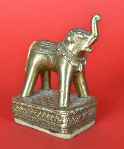 Alternative view of Gouden olifant op voet | India, koper