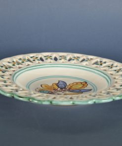 Alternative view of Wand en sierbord met bloemen en opengewerkte rand