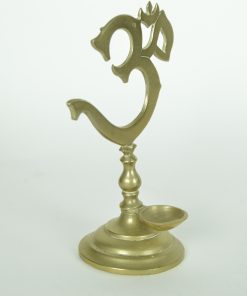 Alternative view of Ohm teken van koper met bakje voor wierook