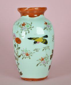 Alternative view of Vaas Chinees aardewerk met bloesem, rozen en blauwe en gele vogels