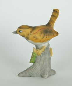 Alternative view of Vogel geelbruin op grijze tak - biscuit porselein Wren