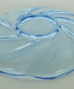 Blauw glas schotel geschulpt