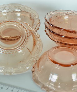 Schaal roze glas bloem- of schelpmotief