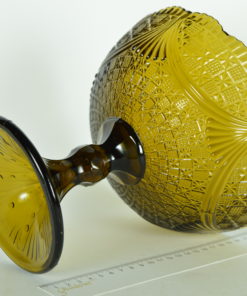 Schaal op voet mosgroen glas