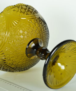 Schaal op voet mosgroen glas