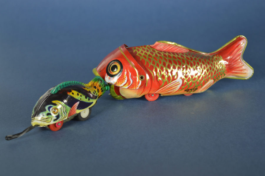 Speelgoed mechanisch van blik - Vis etende vis Bodour