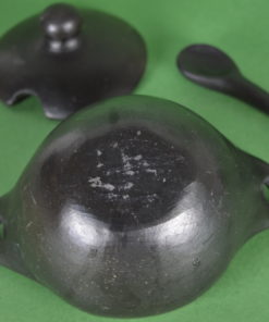 Black pottery aardewerk Colombia - pannetje met deksel en lepel