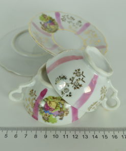 Kleine kop en schotel porselein