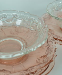 Schotels glas met bloem- of schelpmotief