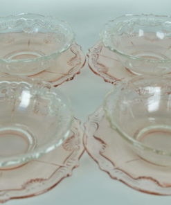 Schotels glas met bloem- of schelpmotief