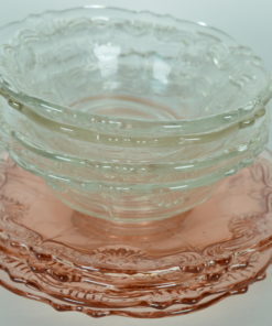 Schotels glas met bloem- of schelpmotief