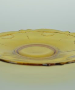 Schotels amberkleurig glas met bloem- of schelpmotief