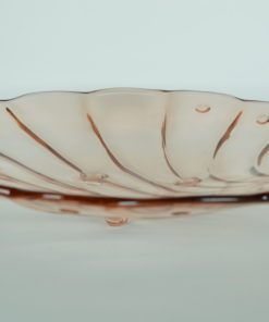 Jacobsschelpvormig platte schaal roze glas