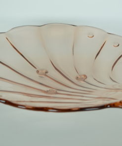Jacobsschelpvormig platte schaal roze glas