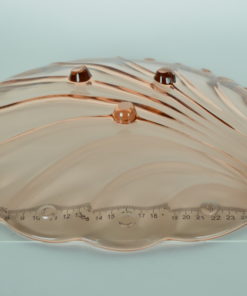 Jacobsschelpvormig platte schaal roze glas