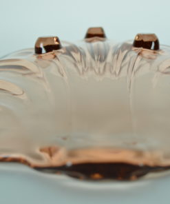 Jacobsschelpvormig platte schaal roze glas