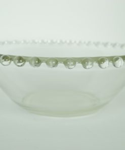 Diepe schaal met parelrand van glazen balletjes