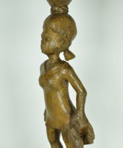 Afrikaanse vrouw met jurkje beeld van hout