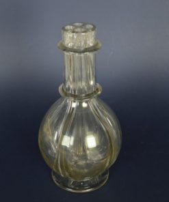 Antieke karaf voor olie loodhoudend glas