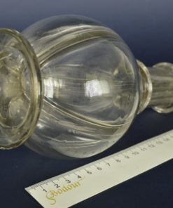 Antieke karaf voor olie loodhoudend glas