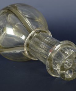 Antieke karaf voor olie loodhoudend glas