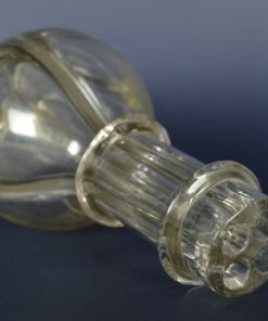 Antieke karaf voor olie loodhoudend glas