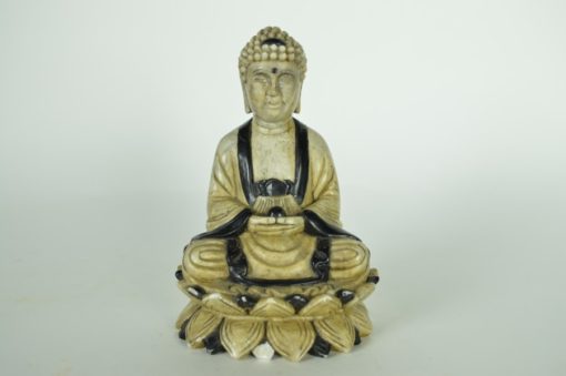 Boeddha van speksteen met zwarte bal