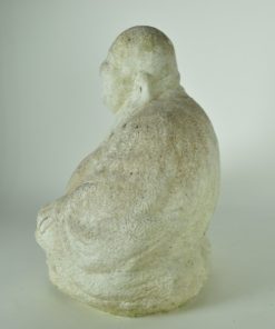 Lachende boeddha verweerd beton wit