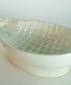 Antieke puddingvorm met ananas keramiek wit