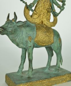 Shiva met tien armen op een heilige koe koper