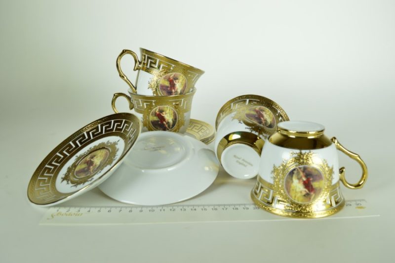 Kop en schotel Royal Porcelain England Met romantische afbeelding en