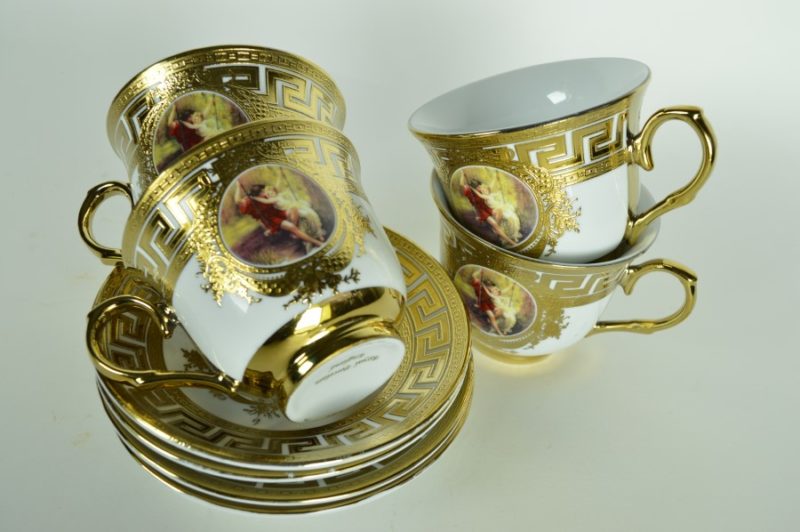 Kop en schotel Royal Porcelain England Met romantische afbeelding en