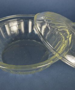 Glazen schaal met deksel