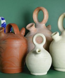 Collage waterkruiken aardewerk