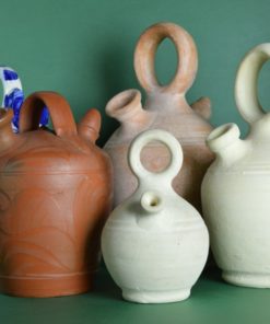 Collage waterkruiken aardewerk