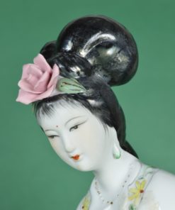 Japanse Geisha met Guzheng snaarinstrument