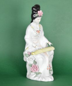 Japanse Geisha met Guzheng snaarinstrument