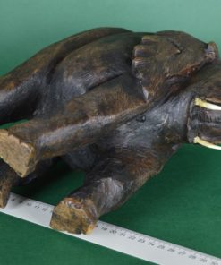 Primitieve woeste Afrikaanse olifant van hout