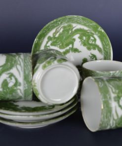 Kop en schotels met groene draken - porselein -set van vier