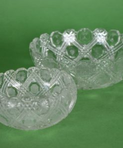 Glazen schaaltjes met bloem klassiek