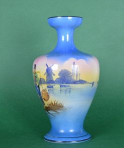 Vaas met waterdrager in blauw en roze - Porselein