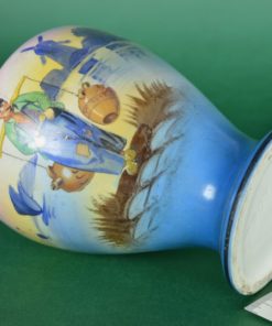 Vaas met waterdrager in blauw en roze - Porselein