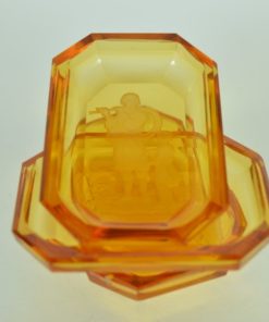 Zoutbakjes van amberkleurig intaglio glas